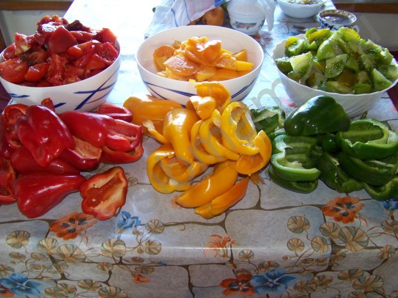 Кетчуп, соусы, паста.