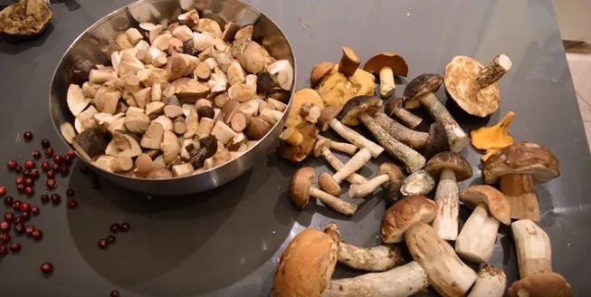 берите любые лесные грибы в рецепте
