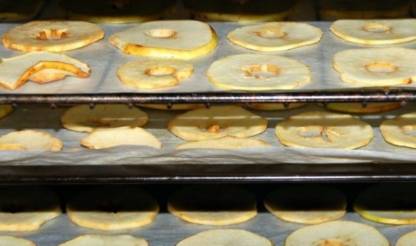 разложить яблоки