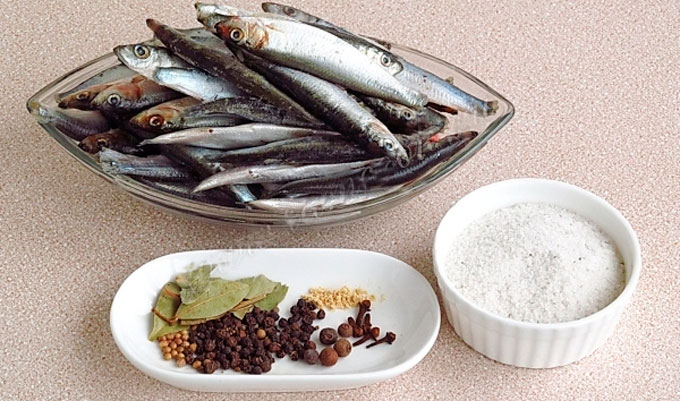 Как вкусно засолить кильку в домашних условиях