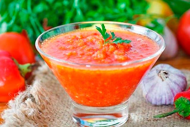 аджика с яблоками и томатной пастой