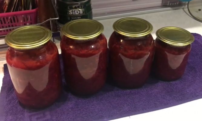 закуска из свеклы с помидорами и чесноком