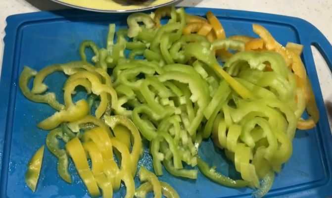 нарезать перец соломкой