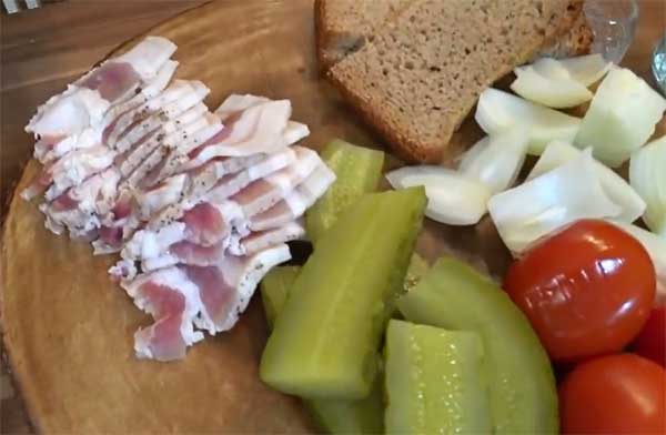 закуска с огурцами и лососем
