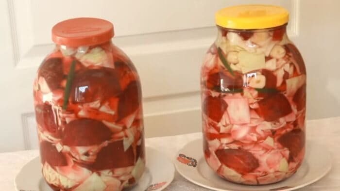 Капуста на зиму со свеклой в банке
