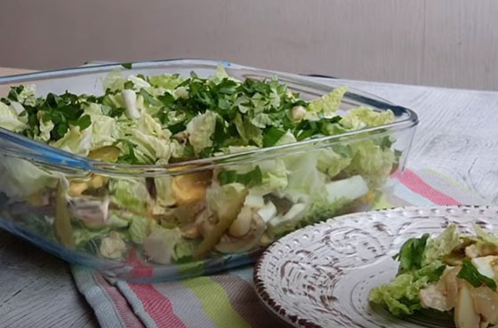 праздничный салат с пекинкой
