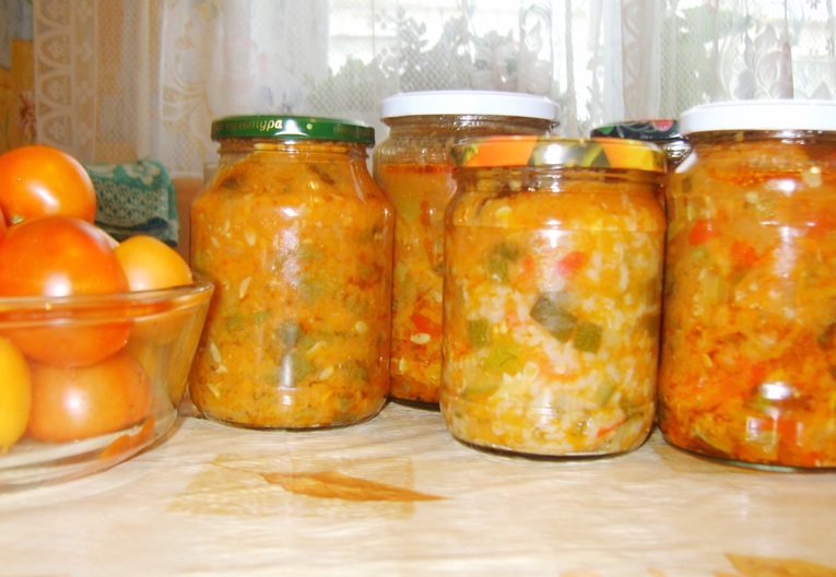 Салат из длиннозернистого риса и цуккини