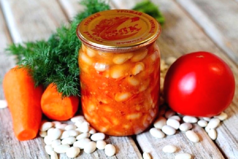 Салат из кабачков с белой фасолью