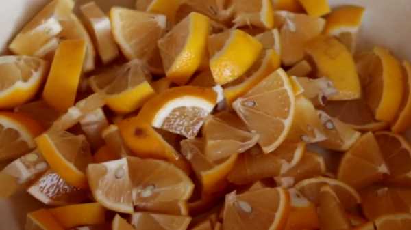 нарезанный лимонный мармелад с кожурой
