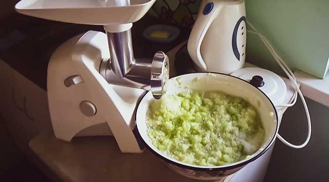 Кабачок и мясорубка