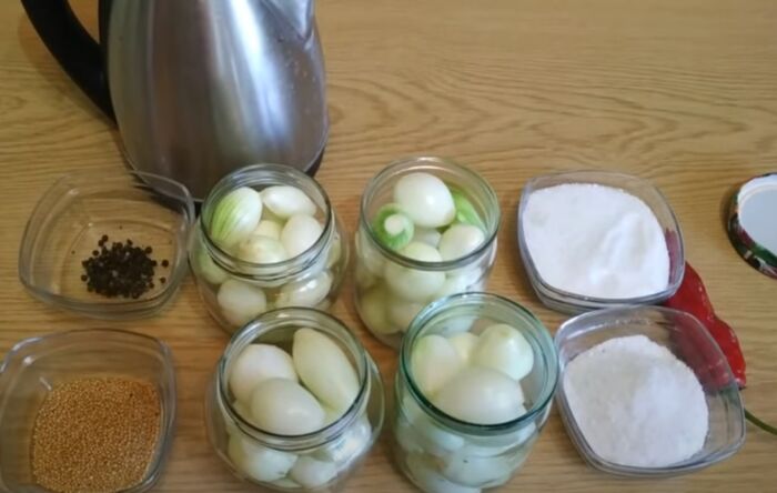 Продукты для маринованного лука на зиму