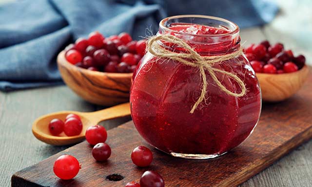 клюквенное варенье и брусника