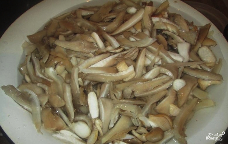 Вешенки по-корейски с морковью и луком